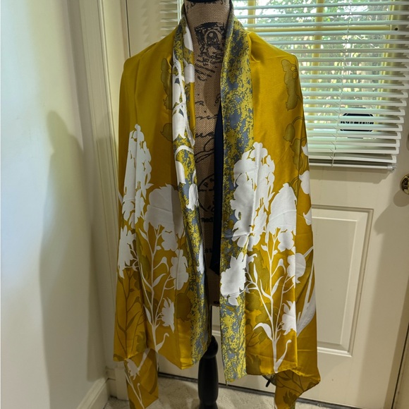 Stunning Floral mustard Yellow and White silk Scarf roughly 33”x70” - Picture 1 of 9